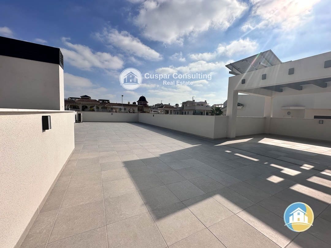 3 soverom Villa til salgs i Ciudad Quesada med svømmebasseng garasje - € 833 000 (Ref: 8555956)