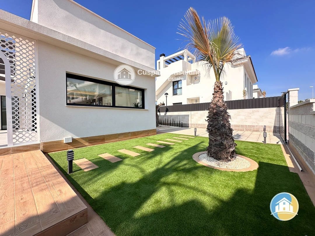 3 soverom Villa til salgs i Ciudad Quesada med svømmebasseng garasje - € 833 000 (Ref: 8555956)