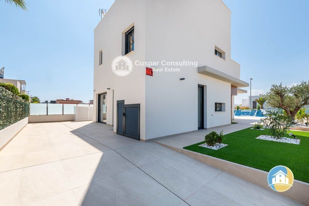 3 quarto Moradia para venda em Dehesa de Campoamor com piscina garagem - 860 000 € (Ref: 8555958)
