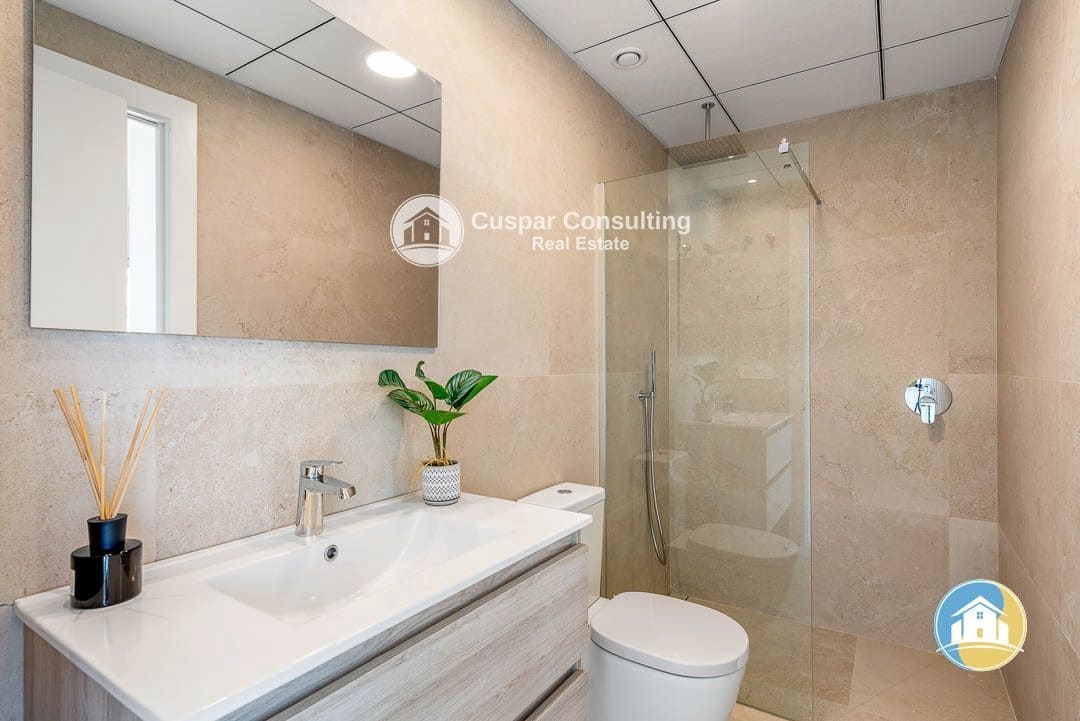 3 quarto Moradia para venda em Los Alcazares com piscina garagem - 399 000 € (Ref: 8555963)