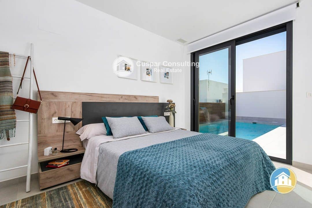 3 quarto Moradia para venda em Los Alcazares com piscina garagem - 399 000 € (Ref: 8555963)