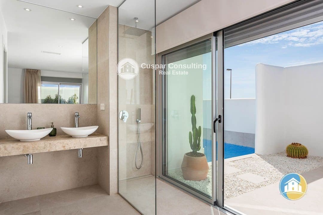 3 quarto Moradia para venda em Los Alcazares com piscina garagem - 399 000 € (Ref: 8555963)