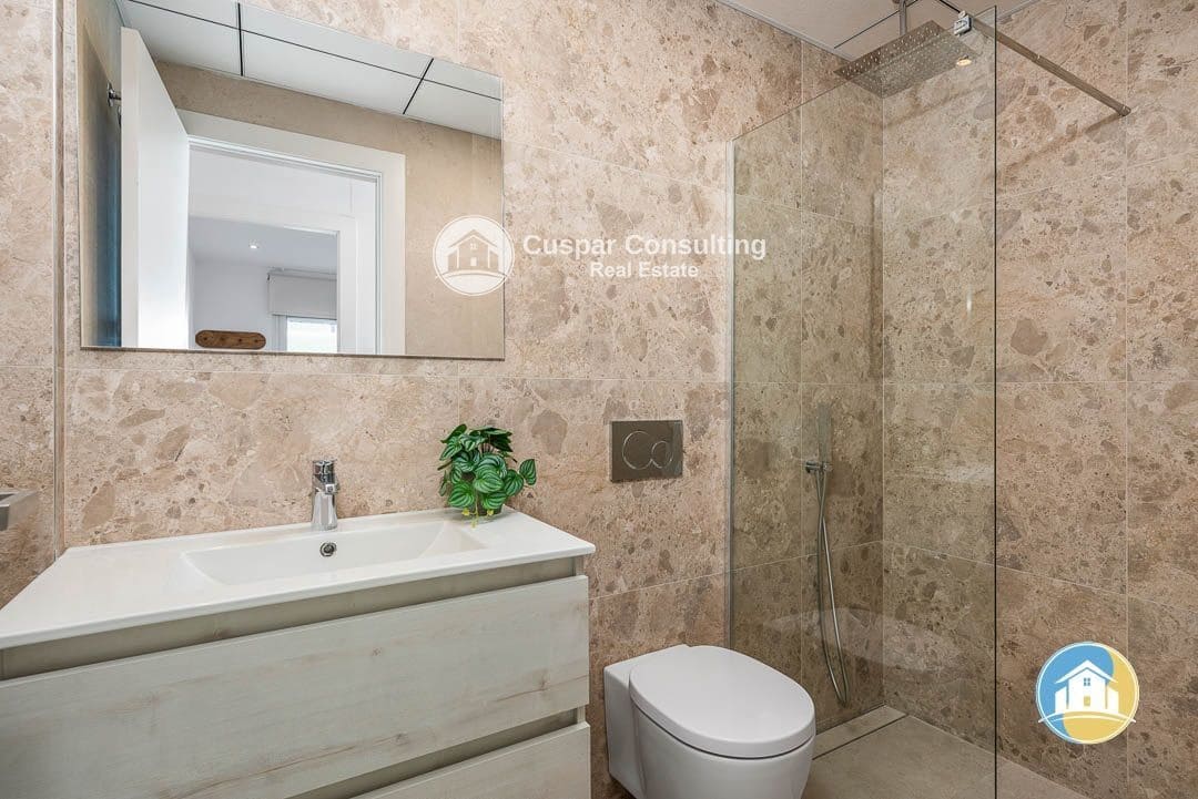 3 quarto Moradia para venda em Los Alcazares com piscina garagem - 399 000 € (Ref: 8555963)