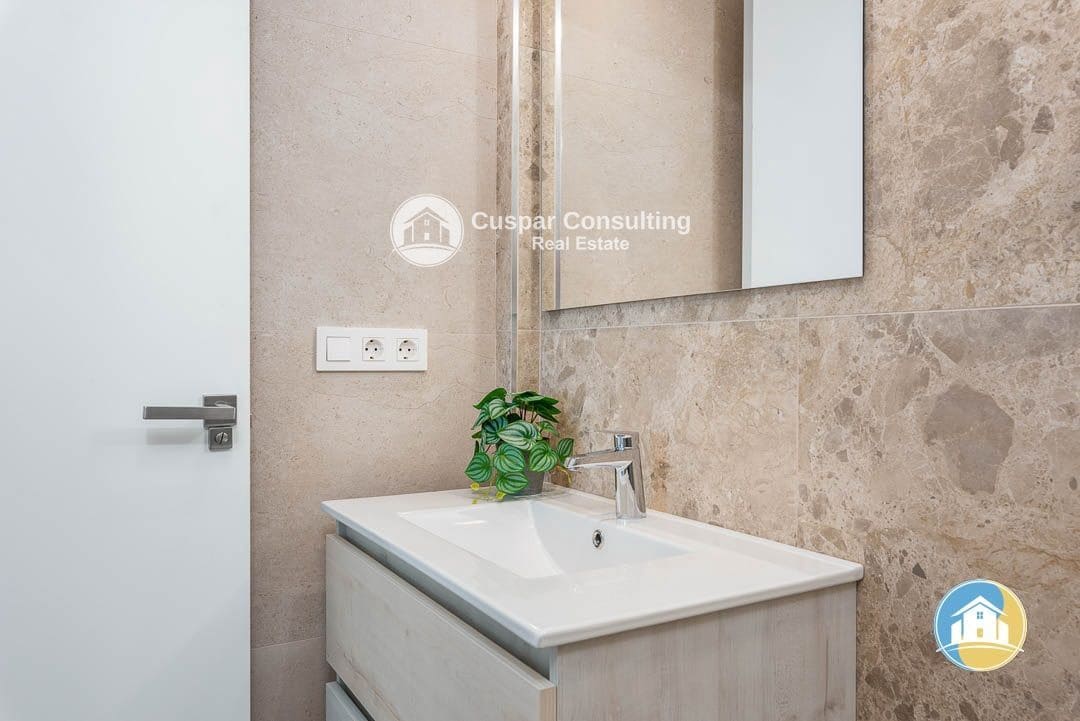 3 quarto Moradia para venda em Los Alcazares com piscina garagem - 399 000 € (Ref: 8555963)