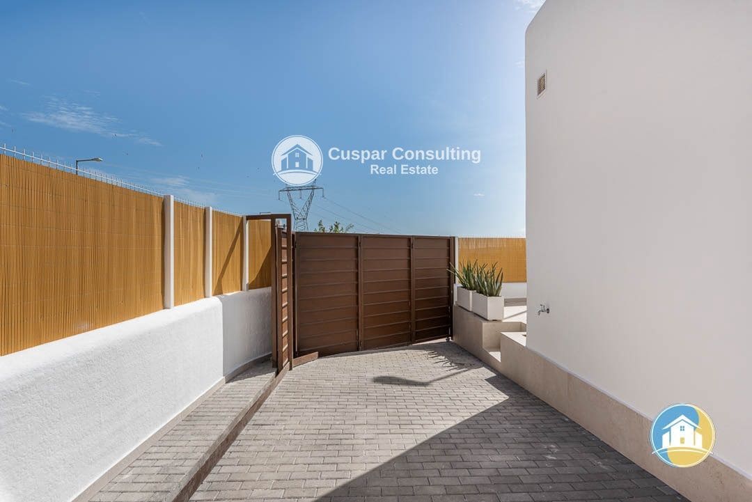 3 quarto Moradia para venda em Los Alcazares com piscina garagem - 399 000 € (Ref: 8555963)