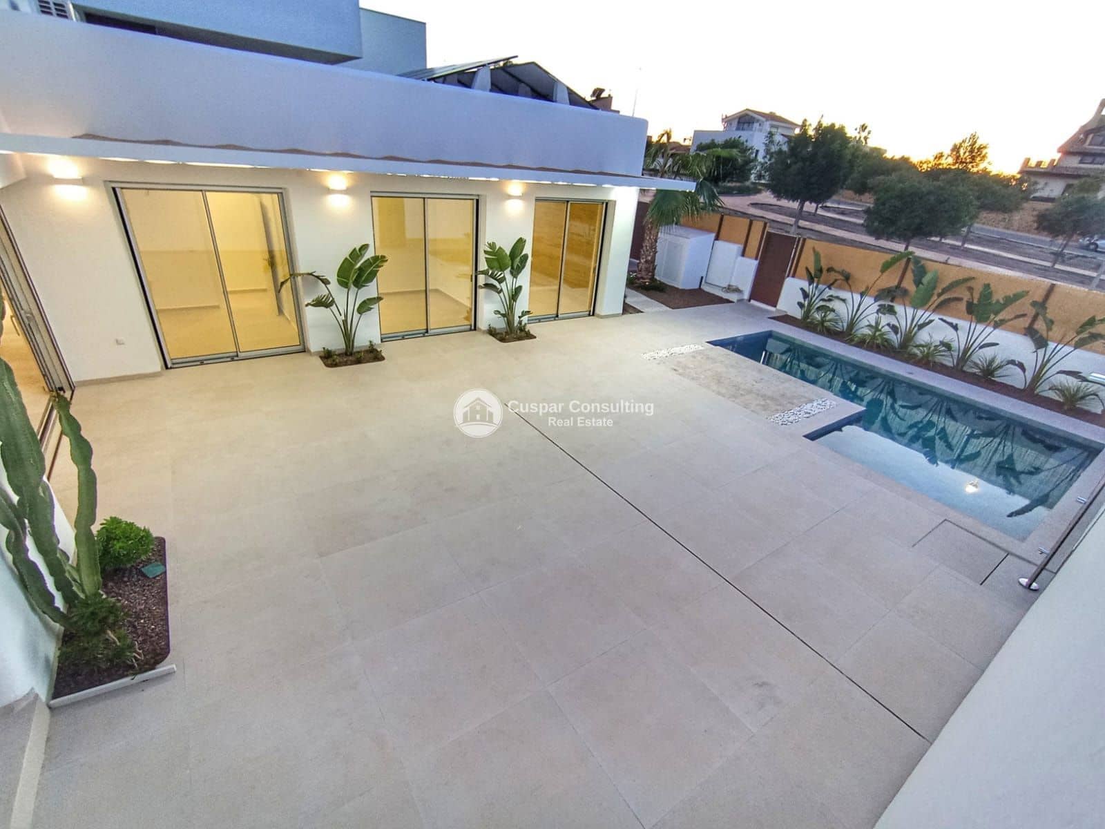 3 soveværelse Villa til salg i Benijofar med swimmingpool garage - € 569.900 (Ref: 8555965)