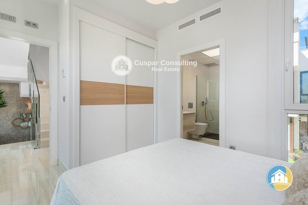 3 soverom Villa til salgs i Los Montesinos med svømmebasseng garasje - € 465 000 (Ref: 8555970)