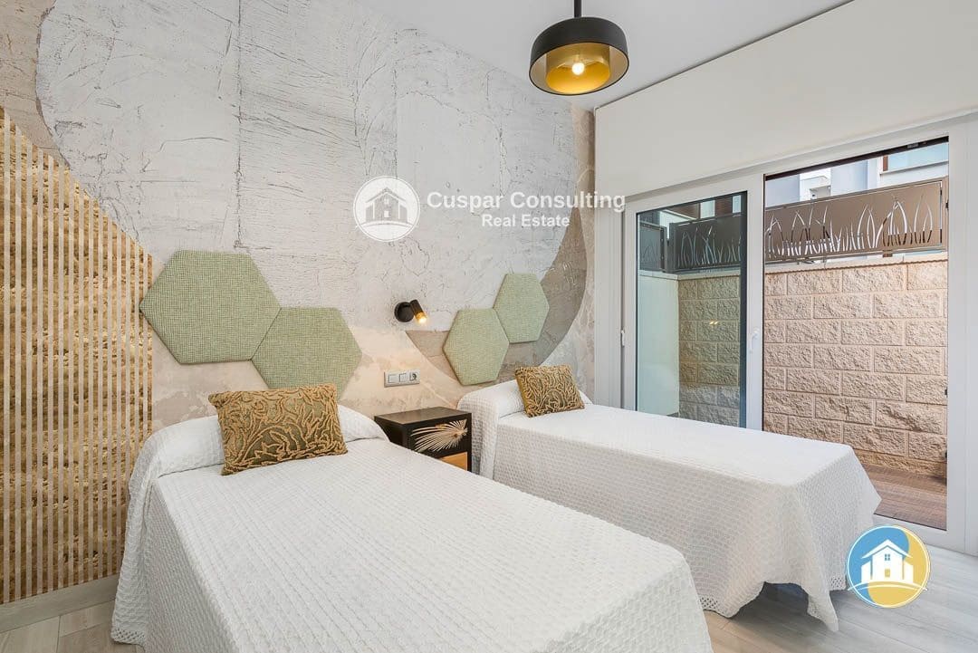 3 soverom Villa til salgs i Los Montesinos med svømmebasseng garasje - € 465 000 (Ref: 8555970)