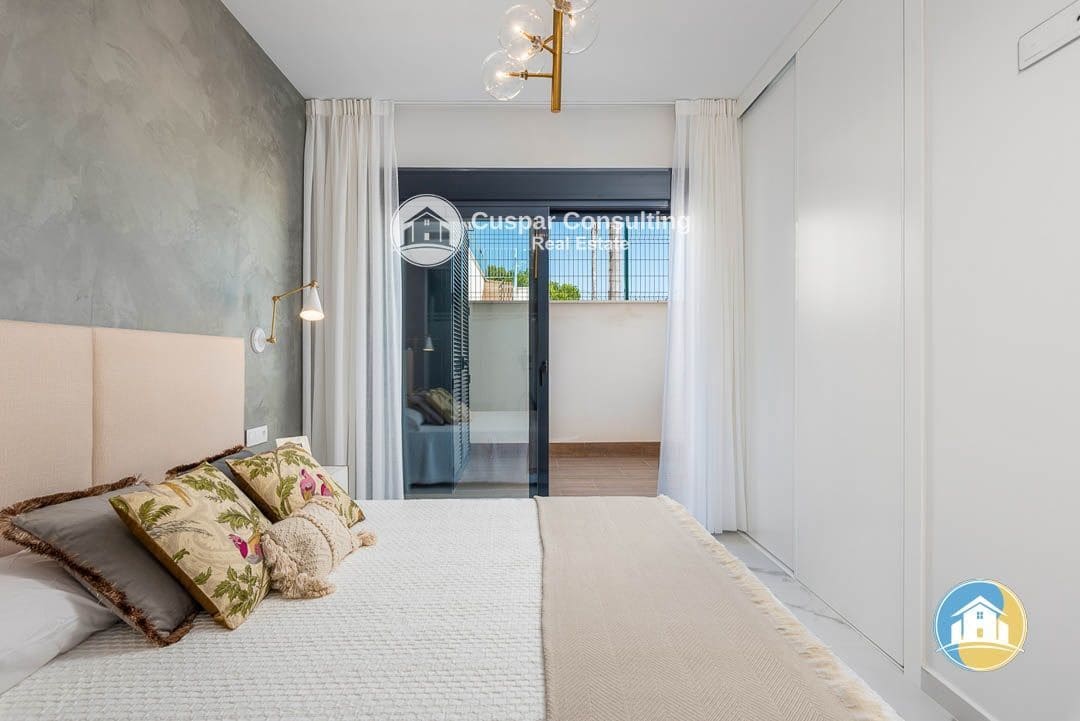 3 soveværelse Villa til salg i San Miguel de Salinas med swimmingpool garage - € 430.000 (Ref: 8555973)