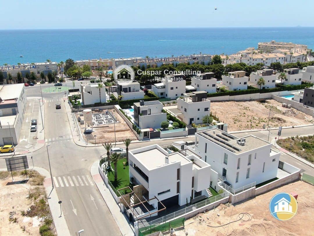 4 soveværelse Villa til salg i Dehesa de Campoamor med swimmingpool - € 910.000 (Ref: 8555985)