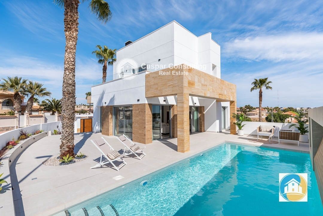 4 soveværelse Villa til salg i Ciudad Quesada med swimmingpool garage - € 975.693 (Ref: 8555989)