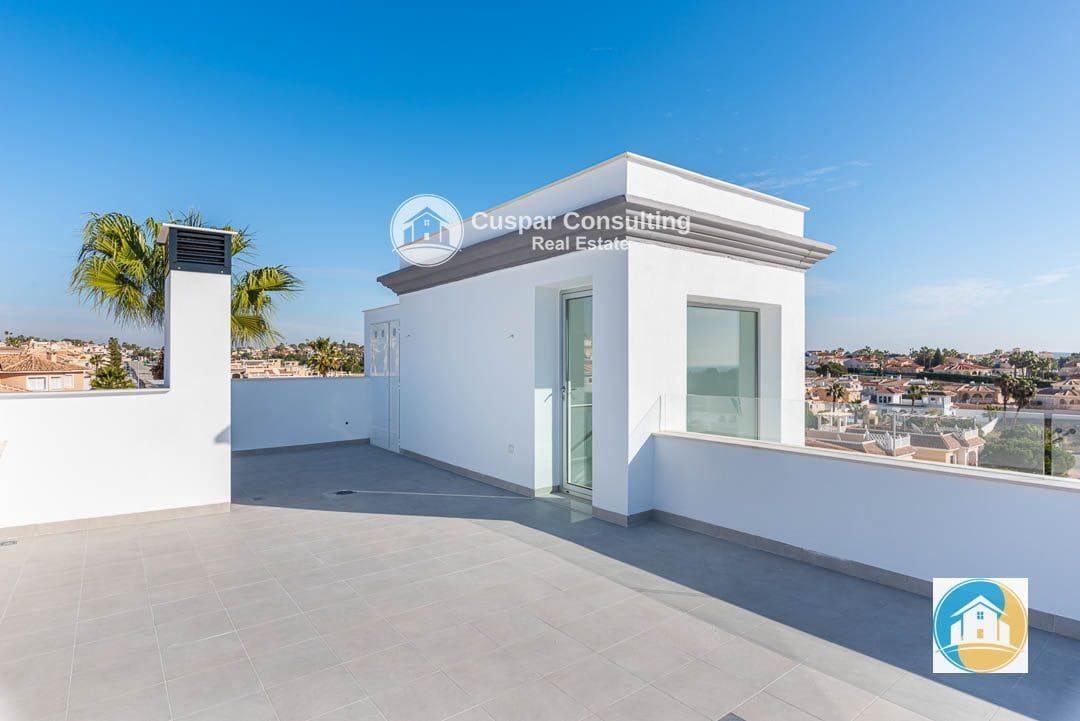 4 soveværelse Villa til salg i Ciudad Quesada med swimmingpool garage - € 975.693 (Ref: 8555989)