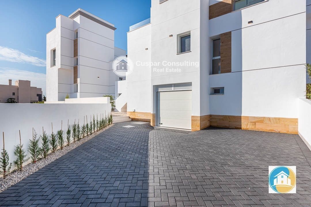 4 soveværelse Villa til salg i Ciudad Quesada med swimmingpool garage - € 975.693 (Ref: 8555989)