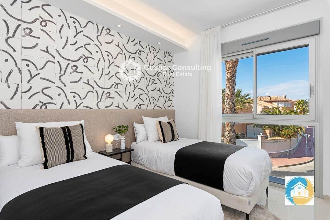 4 soveværelse Villa til salg i Ciudad Quesada med swimmingpool garage - € 975.693 (Ref: 8555989)