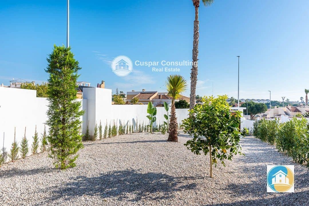 4 soveværelse Villa til salg i Ciudad Quesada med swimmingpool garage - € 975.693 (Ref: 8555989)