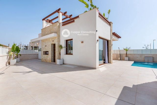 Chalet de 3 habitaciones en Vera en venta con piscina garaje - 459.000 € (Ref: 8555998)