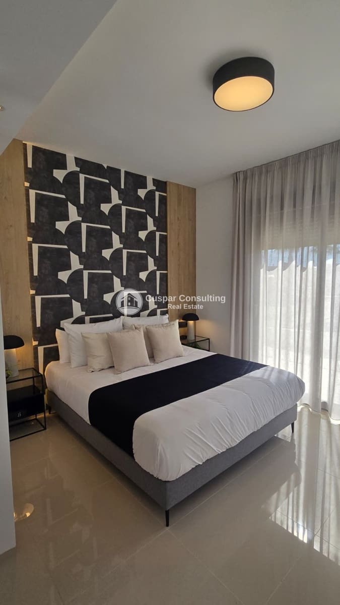 3 soveværelse Villa til salg i Los Alcazares med swimmingpool garage - € 570.000 (Ref: 8556002)