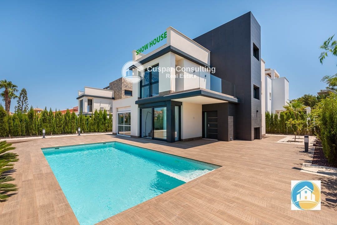 4 soverom Villa til salgs i Playa Honda med svømmebasseng garasje - € 600 000 (Ref: 8556003)