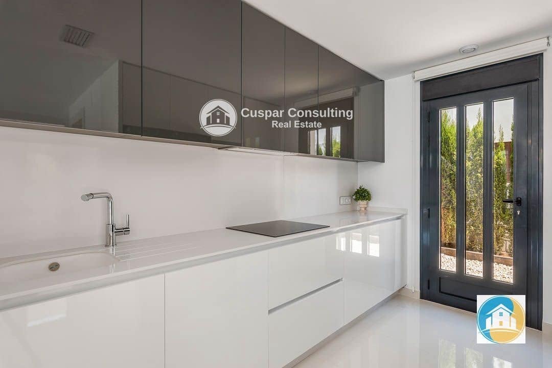 4 soverom Villa til salgs i Playa Honda med svømmebasseng garasje - € 600 000 (Ref: 8556003)