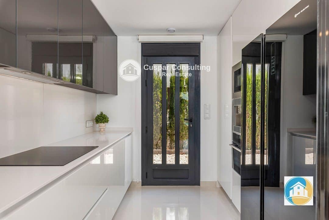 4 soverom Villa til salgs i Playa Honda med svømmebasseng garasje - € 600 000 (Ref: 8556003)