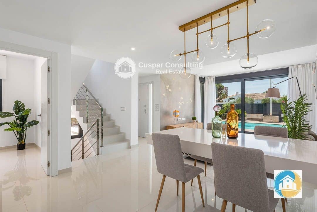 4 soverom Villa til salgs i Playa Honda med svømmebasseng garasje - € 600 000 (Ref: 8556003)