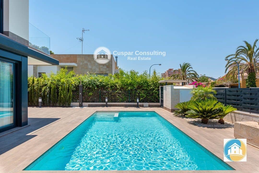 4 soverom Villa til salgs i Playa Honda med svømmebasseng garasje - € 600 000 (Ref: 8556003)