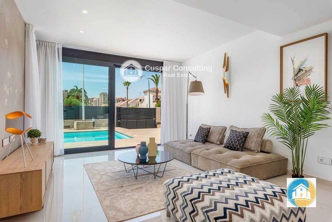 4 soverom Villa til salgs i Playa Honda med svømmebasseng garasje - € 600 000 (Ref: 8556003)