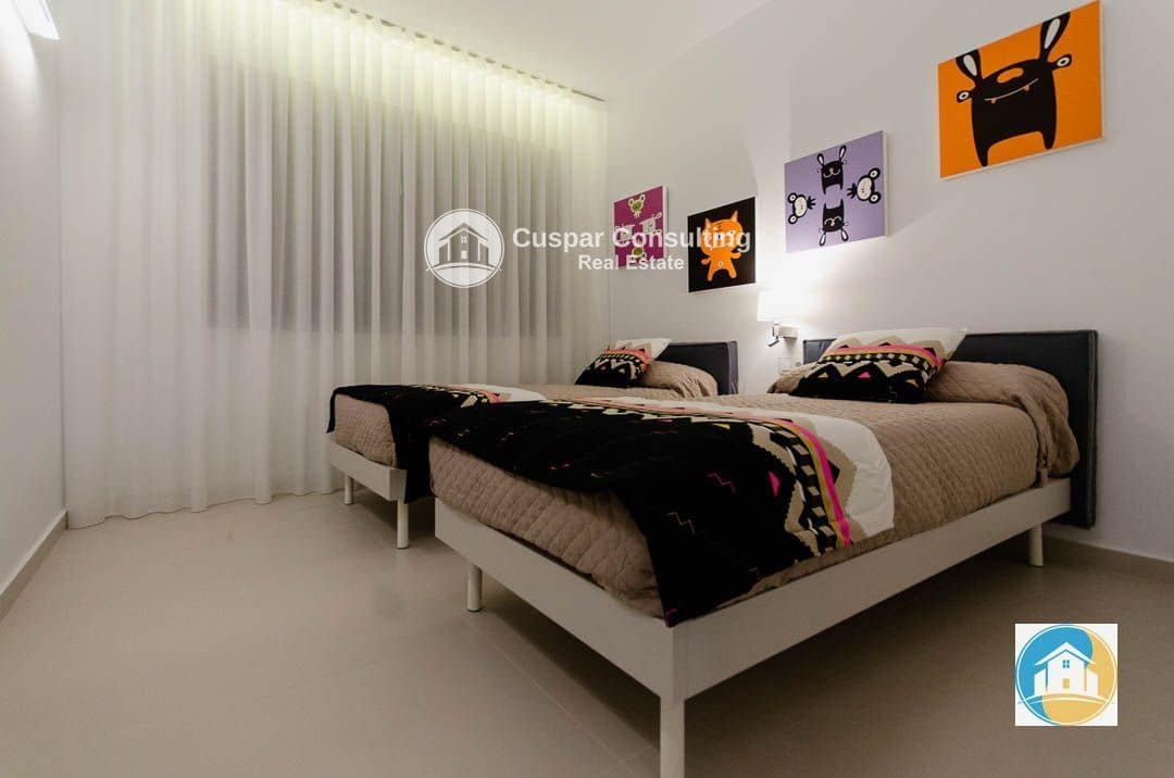 4 sypialnia Willa na sprzedaż w Orihuela Costa z basenem garażem - 1 050 000 € (Ref: 8556009)