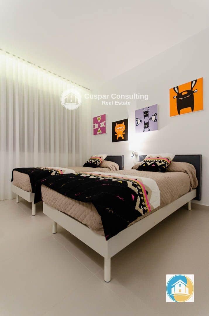 4 sypialnia Willa na sprzedaż w Orihuela Costa z basenem garażem - 1 050 000 € (Ref: 8556009)