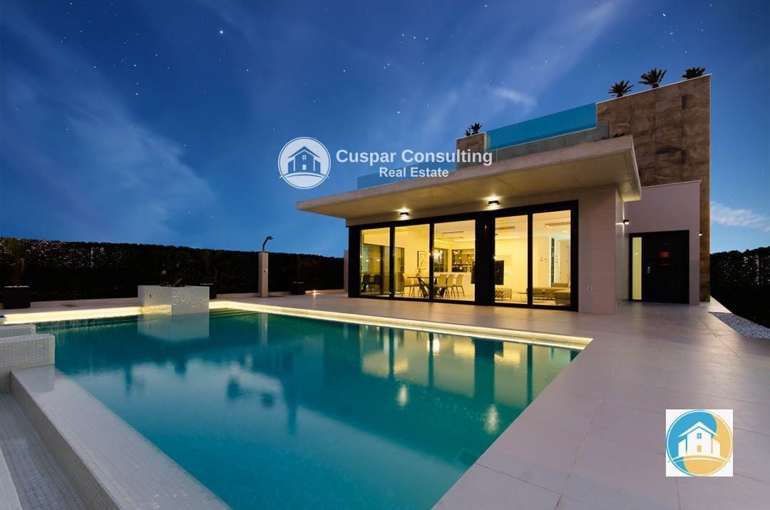 4 sypialnia Willa na sprzedaż w Orihuela Costa z basenem garażem - 1 050 000 € (Ref: 8556009)