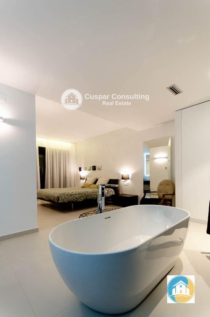 4 sypialnia Willa na sprzedaż w Orihuela Costa z basenem garażem - 1 050 000 € (Ref: 8556009)