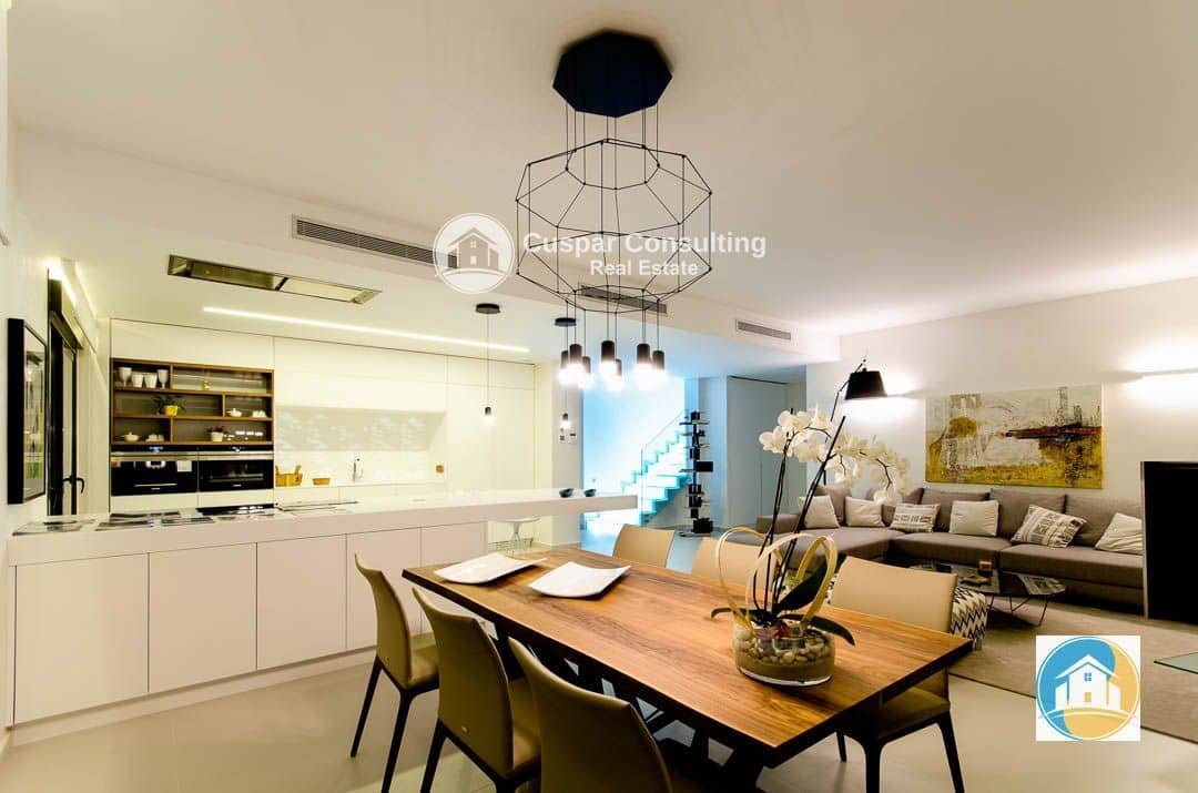 4 sypialnia Willa na sprzedaż w Orihuela Costa z basenem garażem - 1 050 000 € (Ref: 8556009)