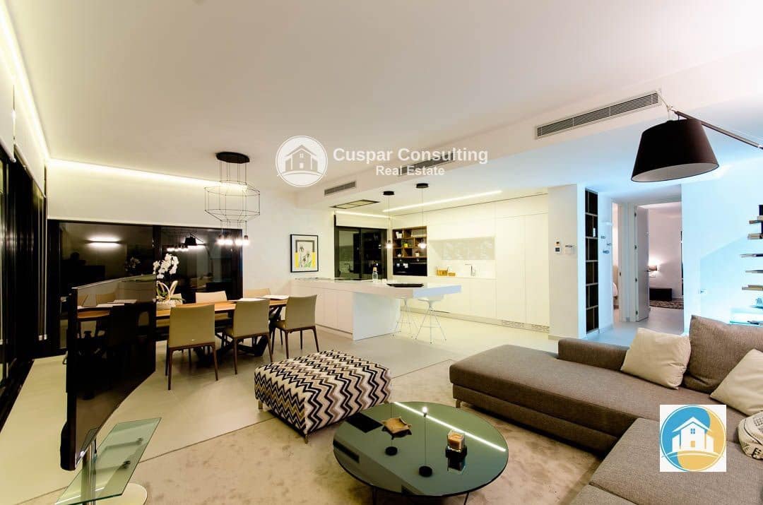 4 sypialnia Willa na sprzedaż w Orihuela Costa z basenem garażem - 1 050 000 € (Ref: 8556009)