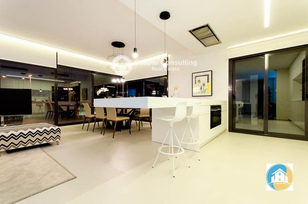 4 sypialnia Willa na sprzedaż w Orihuela Costa z basenem garażem - 1 050 000 € (Ref: 8556009)