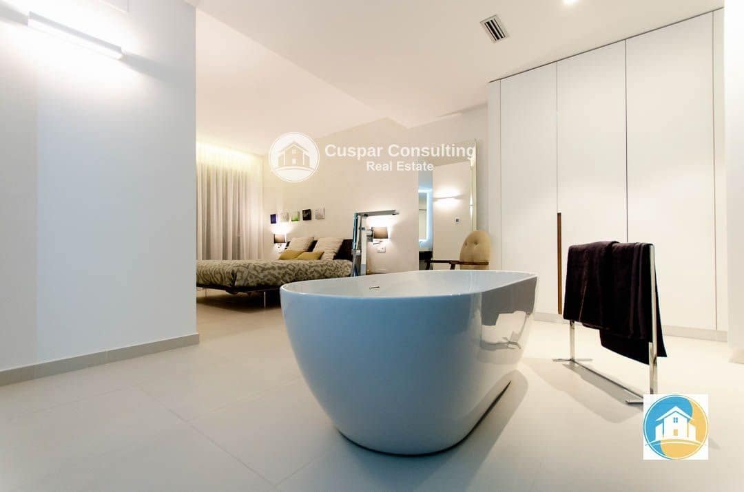 4 sypialnia Willa na sprzedaż w Orihuela Costa z basenem garażem - 1 050 000 € (Ref: 8556009)