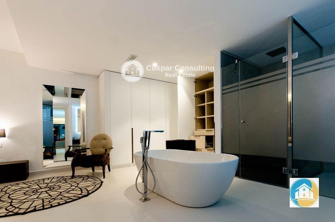 4 sypialnia Willa na sprzedaż w Orihuela Costa z basenem garażem - 1 050 000 € (Ref: 8556009)