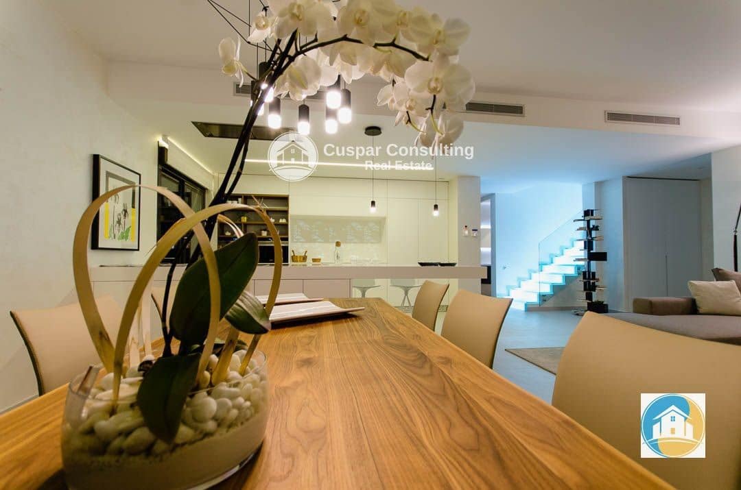 4 sypialnia Willa na sprzedaż w Orihuela Costa z basenem garażem - 1 050 000 € (Ref: 8556009)