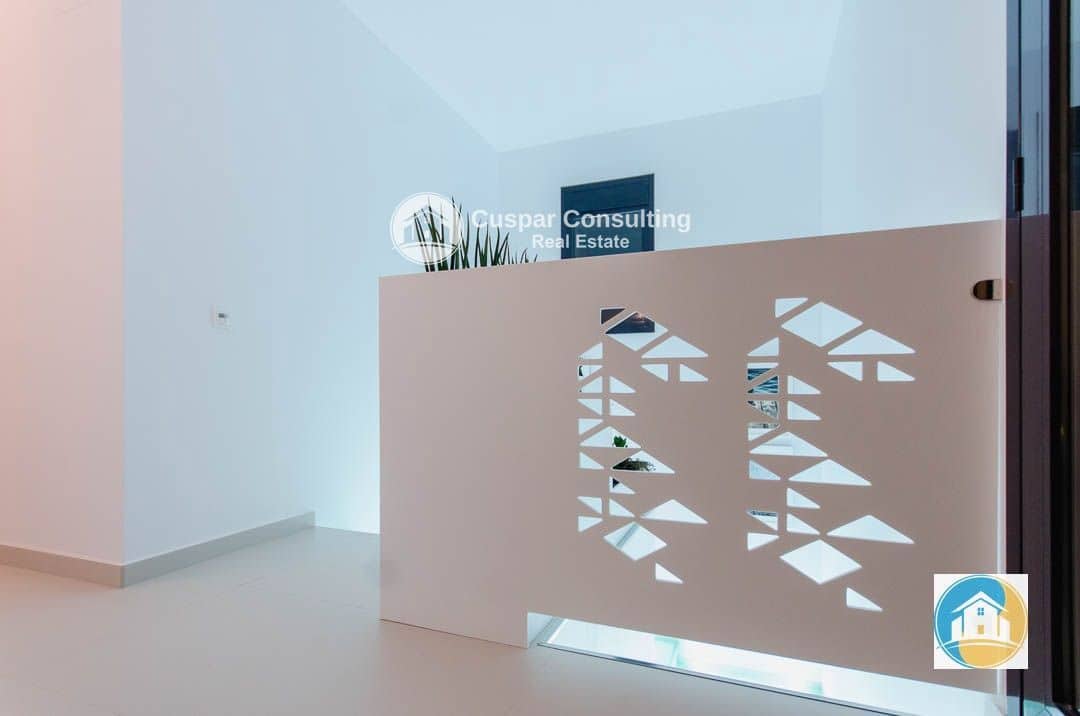 4 sypialnia Willa na sprzedaż w Orihuela Costa z basenem garażem - 1 050 000 € (Ref: 8556009)