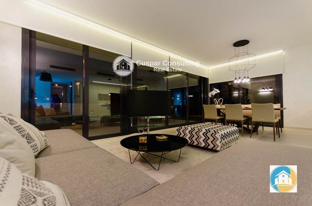 4 sypialnia Willa na sprzedaż w Orihuela Costa z basenem garażem - 1 050 000 € (Ref: 8556009)