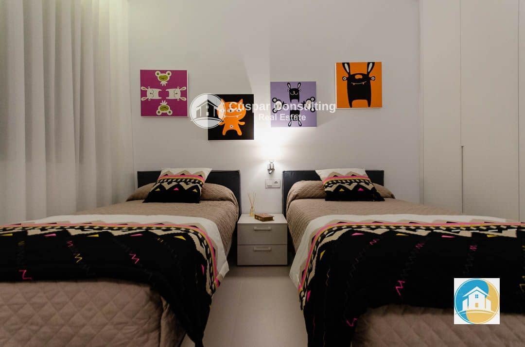 4 sypialnia Willa na sprzedaż w Orihuela Costa z basenem garażem - 1 050 000 € (Ref: 8556009)