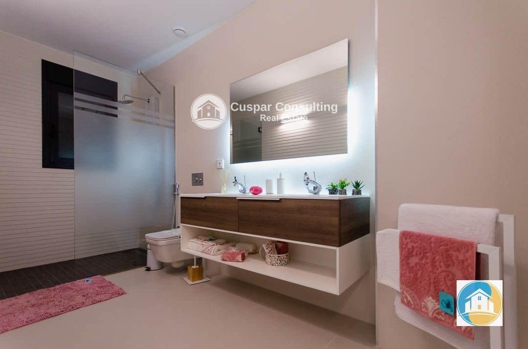 4 sypialnia Willa na sprzedaż w Orihuela Costa z basenem garażem - 1 050 000 € (Ref: 8556009)