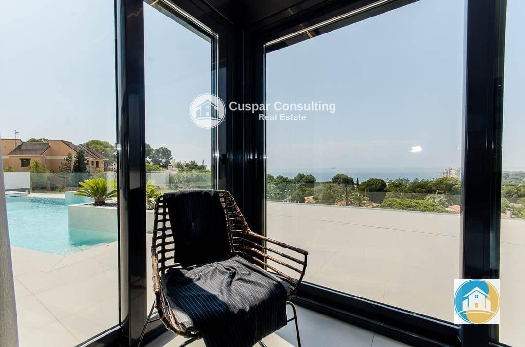 4 sovrum Villa till salu i Orihuela Costa med pool garage - 1 050 000 € (Ref: 8556015)