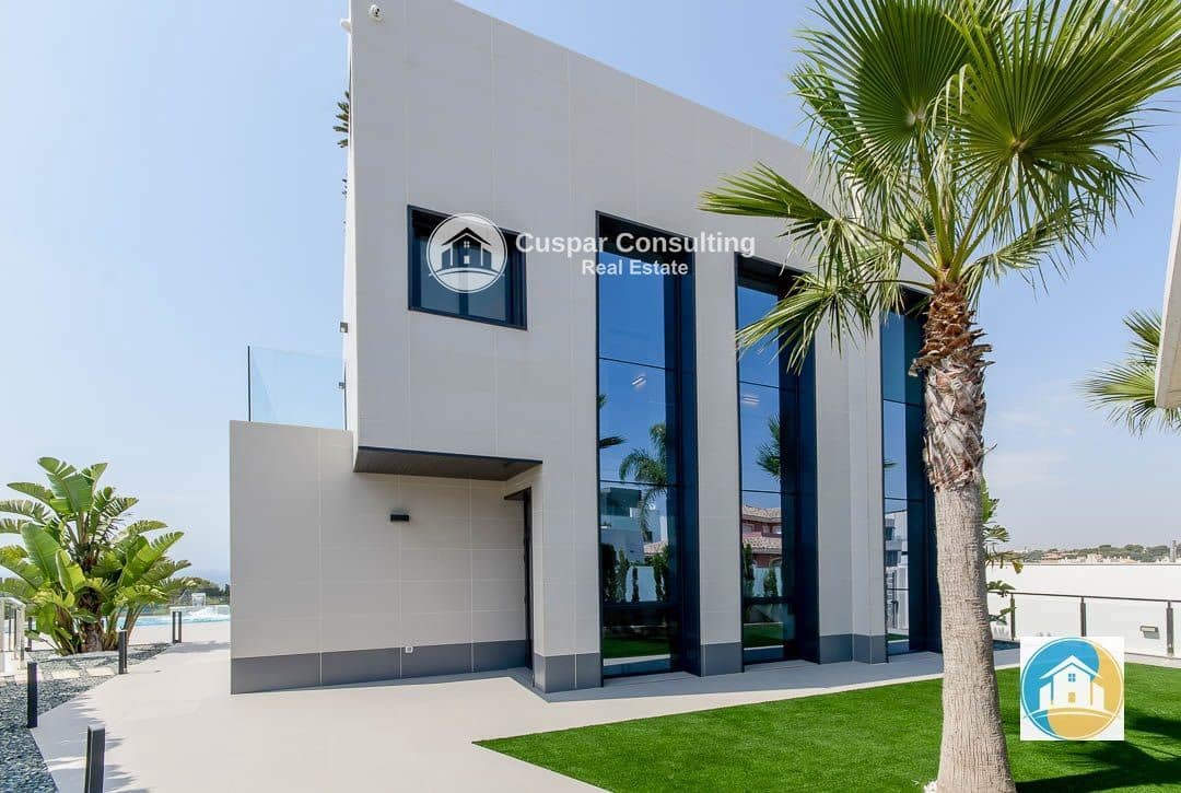 4 sovrum Villa till salu i Orihuela Costa med pool garage - 1 050 000 € (Ref: 8556015)