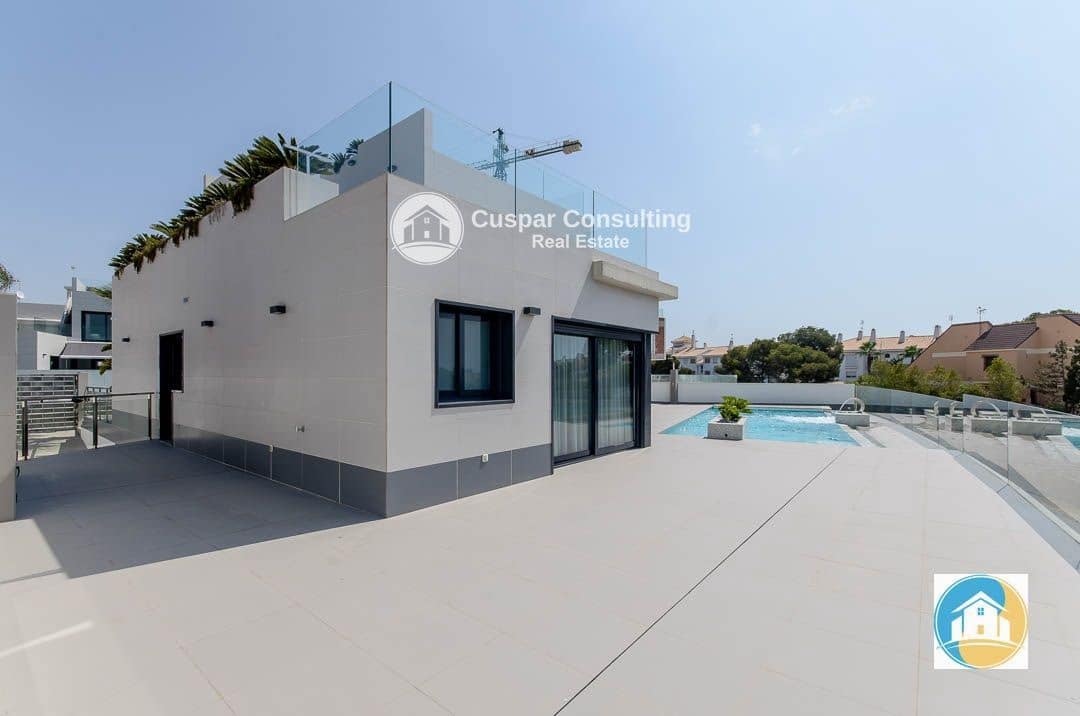 4 sovrum Villa till salu i Orihuela Costa med pool garage - 1 050 000 € (Ref: 8556015)