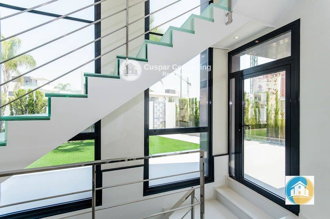 4 sovrum Villa till salu i Orihuela Costa med pool garage - 1 050 000 € (Ref: 8556015)