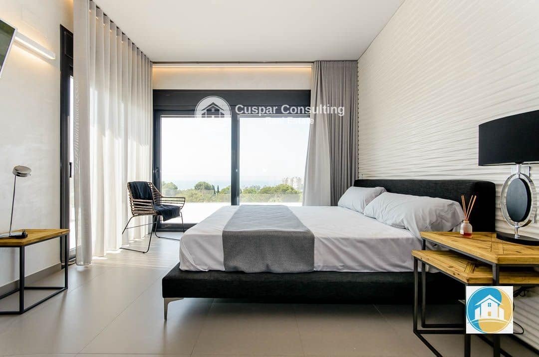 4 sovrum Villa till salu i Orihuela Costa med pool garage - 1 050 000 € (Ref: 8556015)