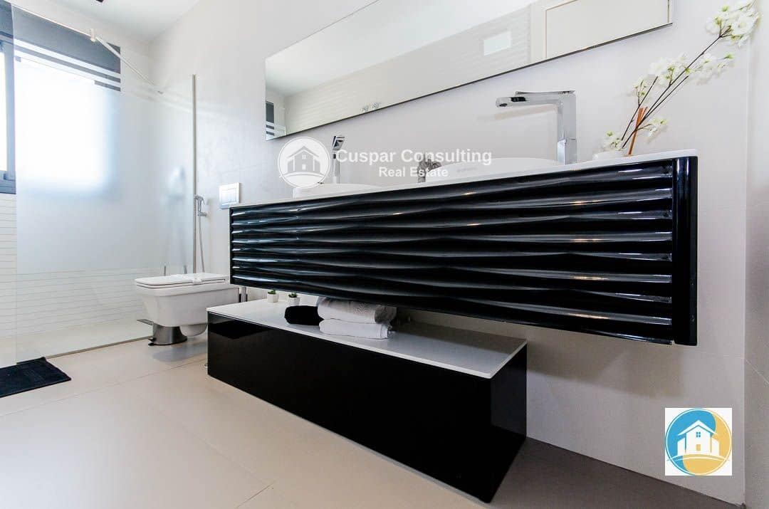 4 sovrum Villa till salu i Orihuela Costa med pool garage - 1 050 000 € (Ref: 8556015)