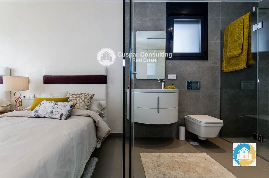 4 sovrum Villa till salu i Orihuela Costa med pool garage - 1 050 000 € (Ref: 8556015)