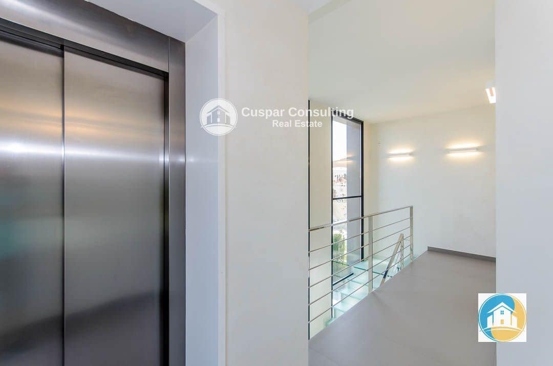 4 sovrum Villa till salu i Orihuela Costa med pool garage - 1 050 000 € (Ref: 8556015)