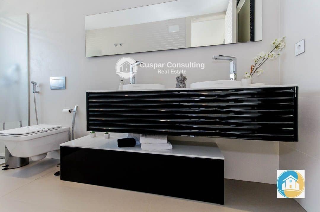 4 sovrum Villa till salu i Orihuela Costa med pool garage - 1 050 000 € (Ref: 8556015)